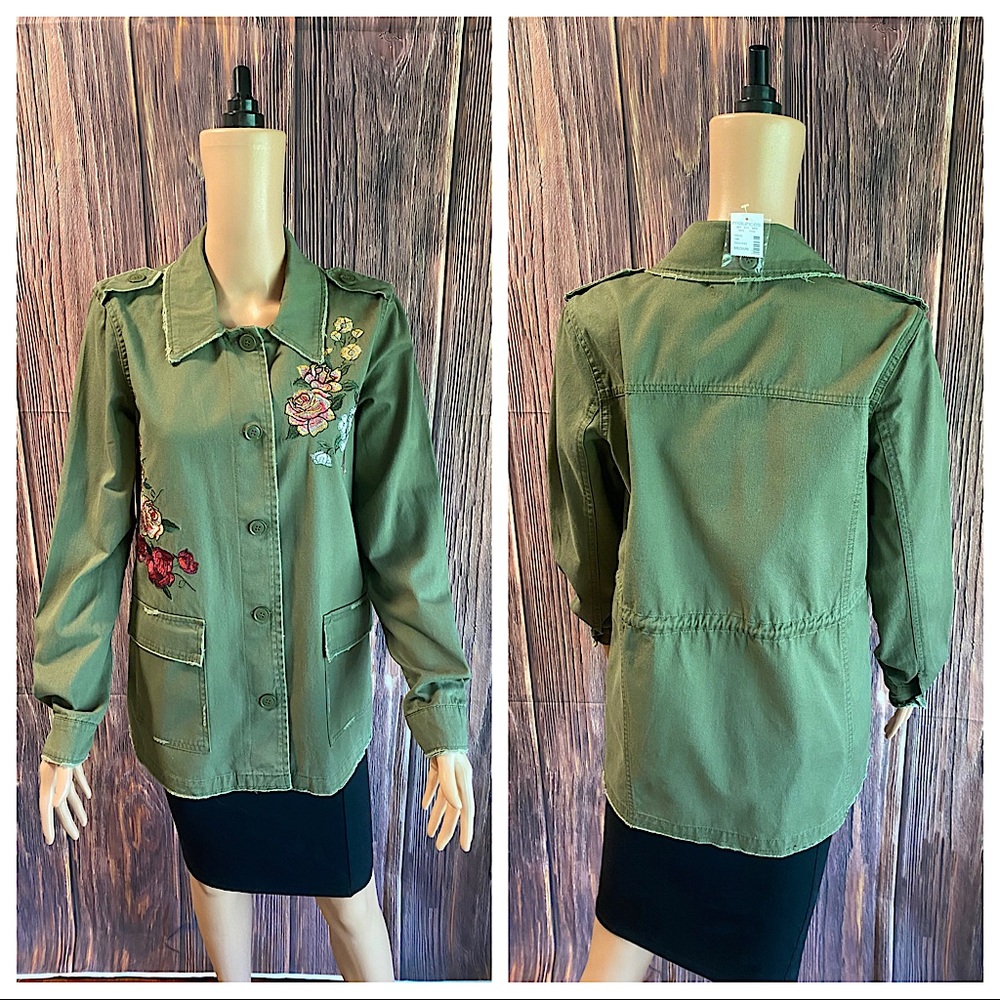 Maurices NWT size medium forest green button down jacket with floral embroidered